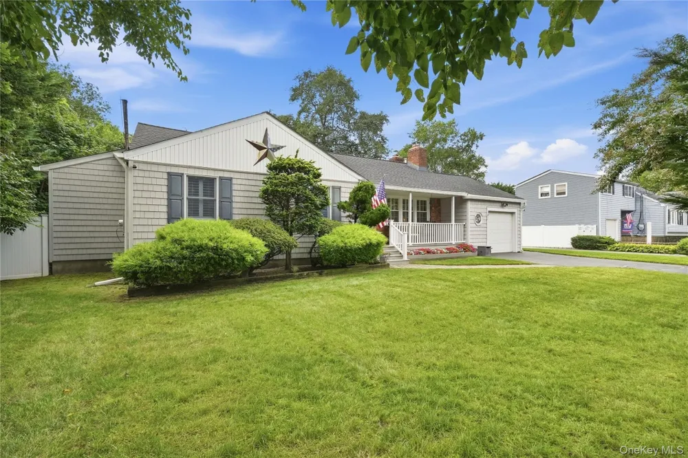 2 Baltic Place Amity Harbor, NY 11701