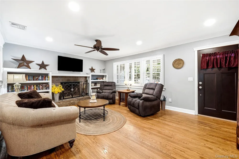 2 Baltic Place Amity Harbor, NY 11701