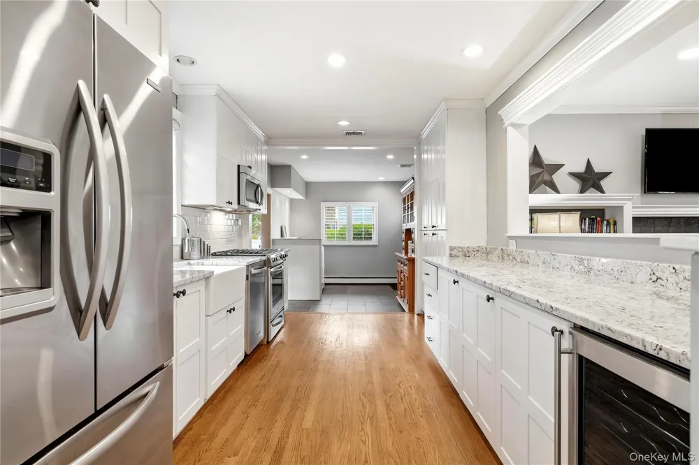 2 Baltic Place Amity Harbor, NY 11701