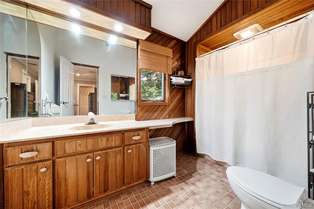 2 Baltic Place Amity Harbor, NY 11701