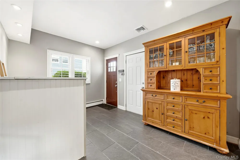 2 Baltic Place Amity Harbor, NY 11701