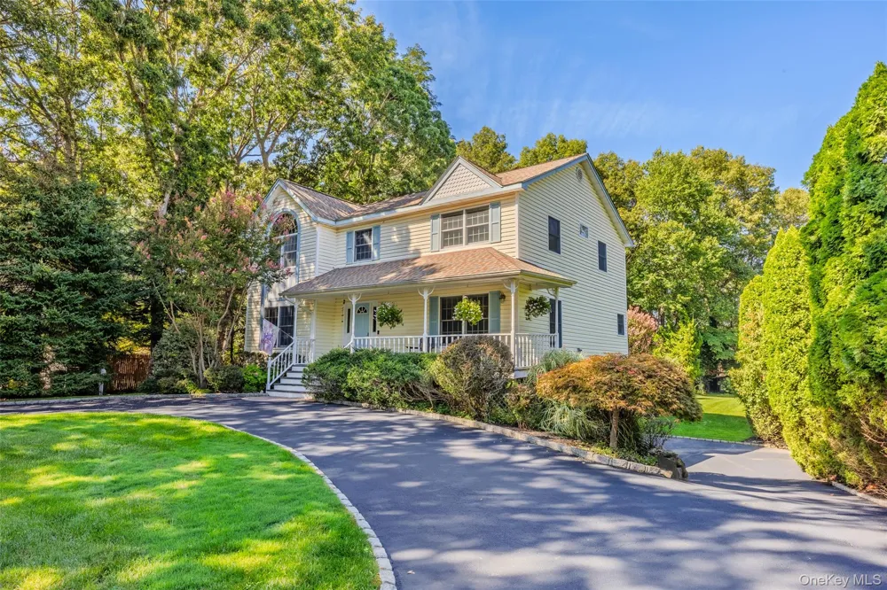 7 Holly Lane Port Jefferson, NY 11777