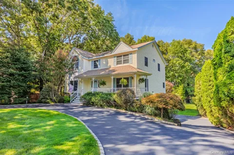 7 Holly Lane