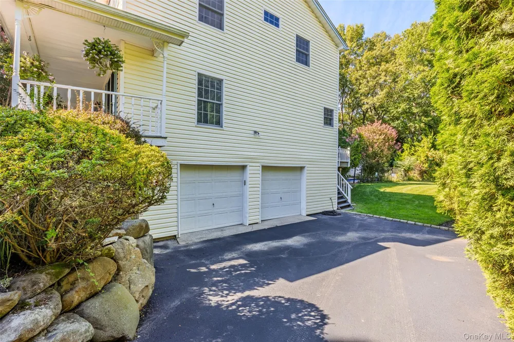 7 Holly Lane Port Jefferson, NY 11777