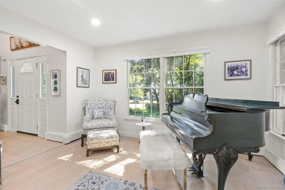 7 Holly Lane Port Jefferson, NY 11777