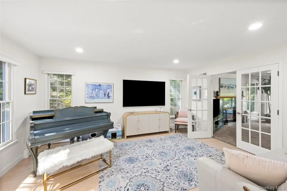 7 Holly Lane Port Jefferson, NY 11777