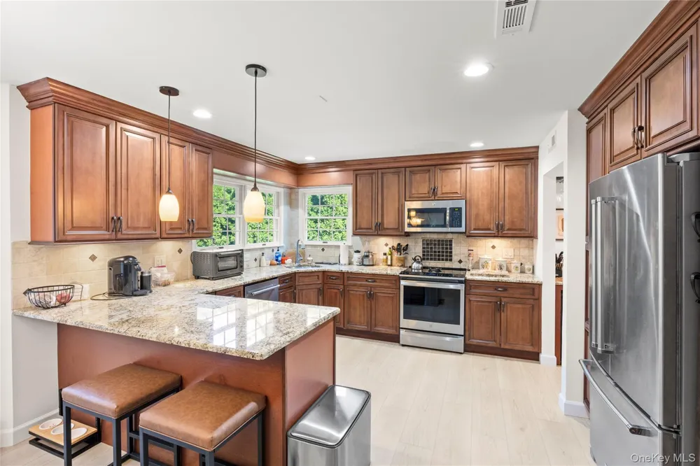7 Holly Lane Port Jefferson, NY 11777