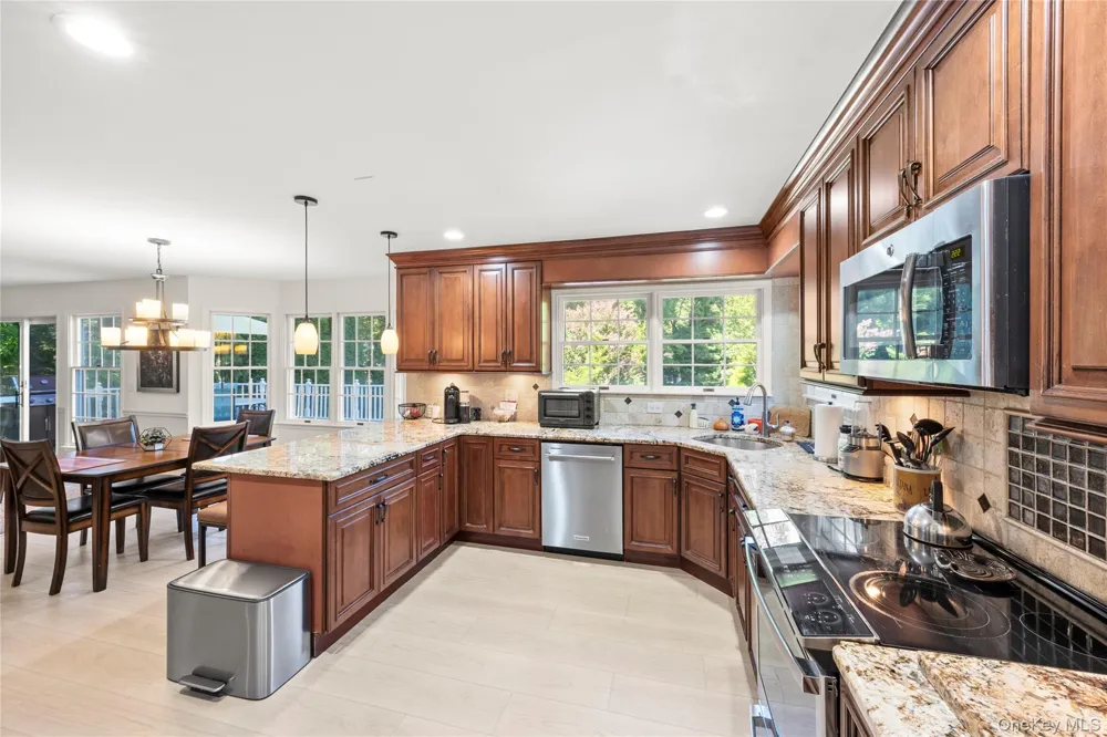 7 Holly Lane Port Jefferson, NY 11777