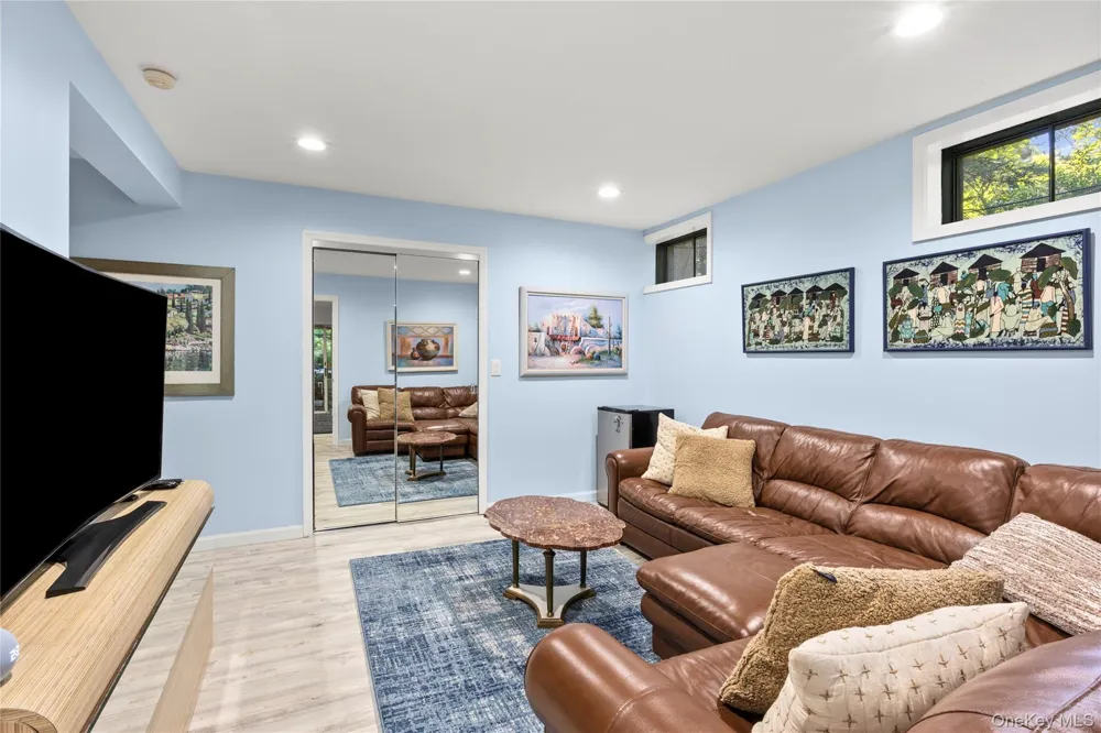 7 Holly Lane Port Jefferson, NY 11777