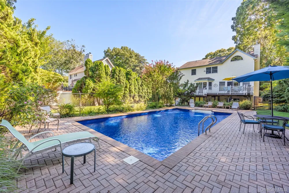 7 Holly Lane Port Jefferson, NY 11777