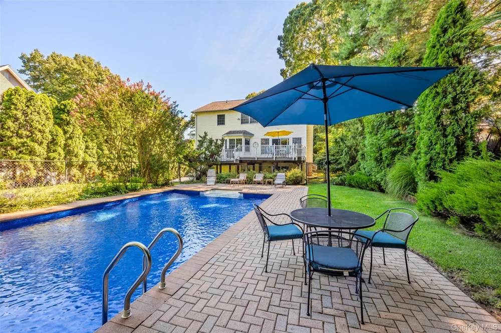 7 Holly Lane Port Jefferson, NY 11777