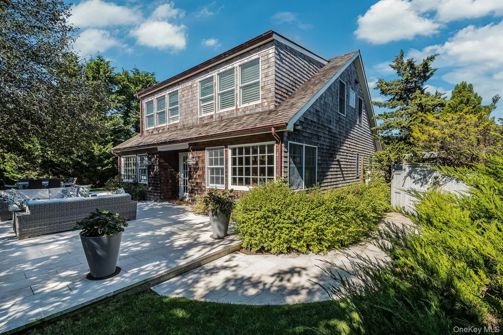 74 Hampton Lane Amagansett, NY 11930