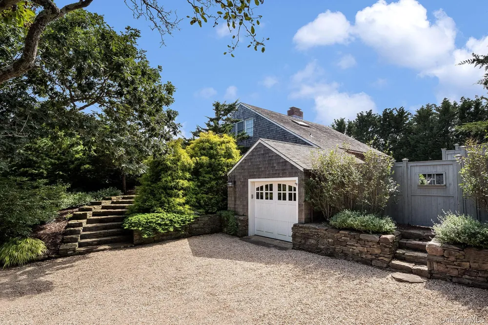 74 Hampton Lane Amagansett, NY 11930