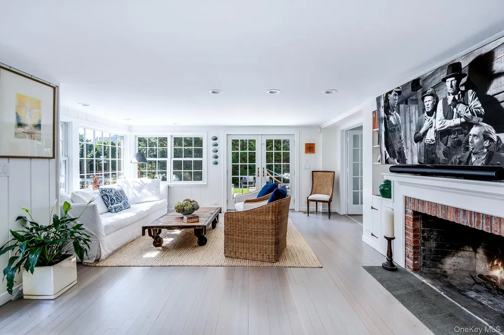 74 Hampton Lane Amagansett, NY 11930