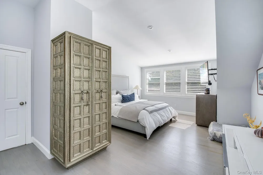 74 Hampton Lane Amagansett, NY 11930