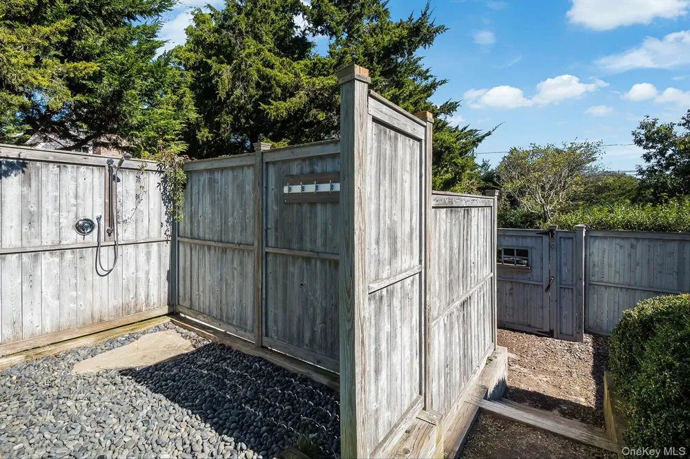 74 Hampton Lane Amagansett, NY 11930