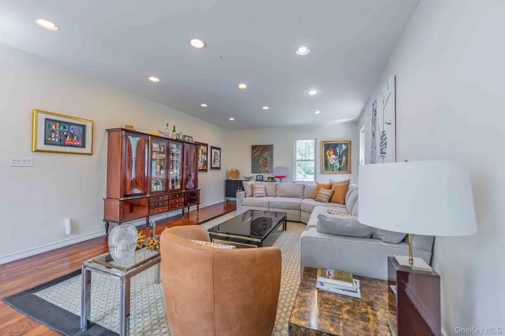 112 Harrison Street Lawrence, NY 11559