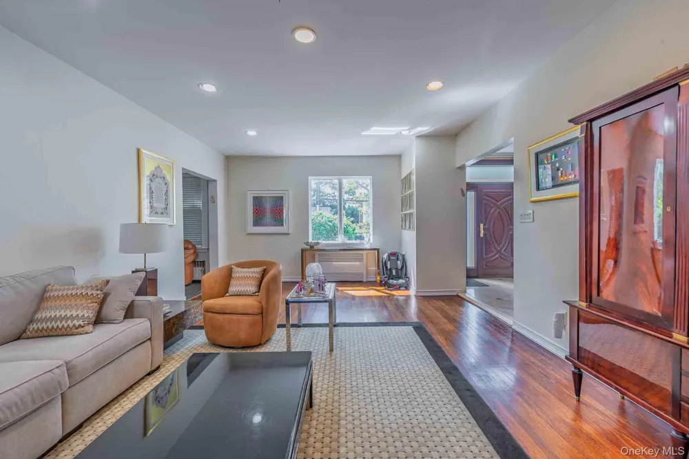 112 Harrison Street Lawrence, NY 11559