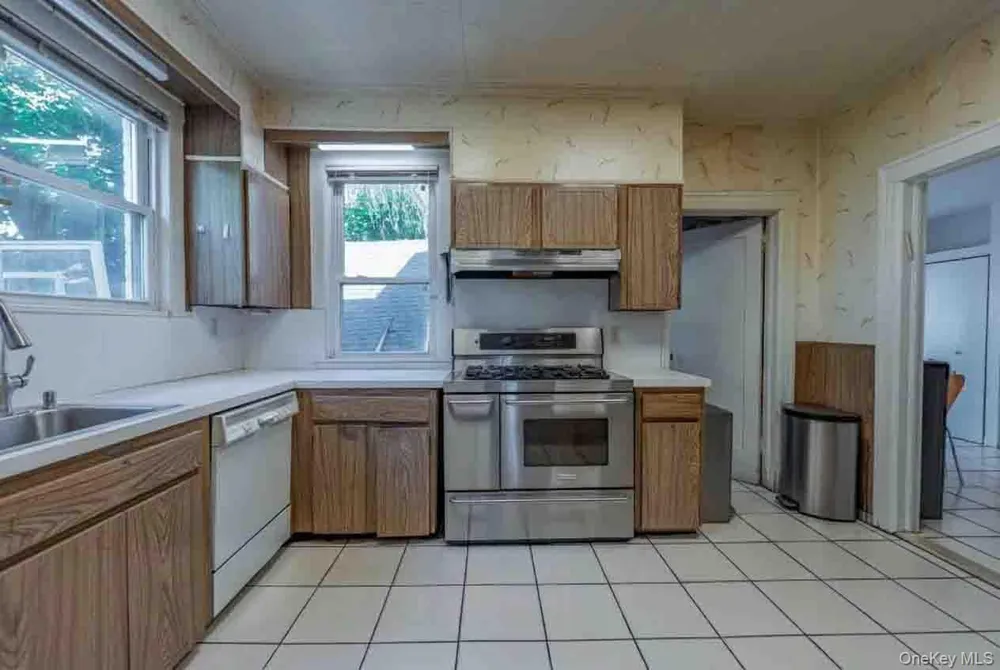 112 Harrison Street Lawrence, NY 11559