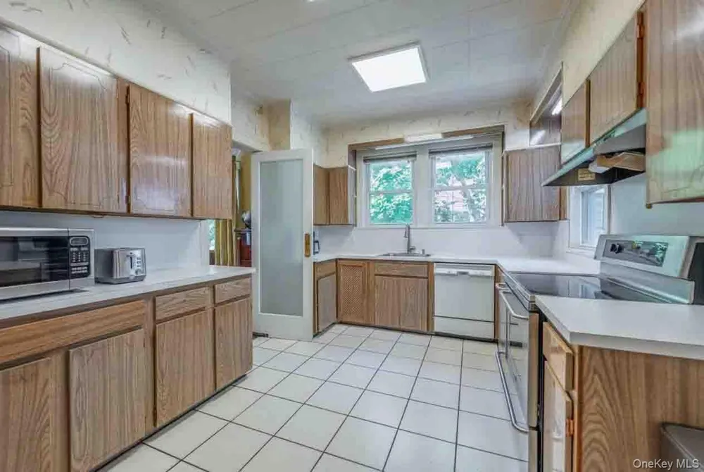 112 Harrison Street Lawrence, NY 11559