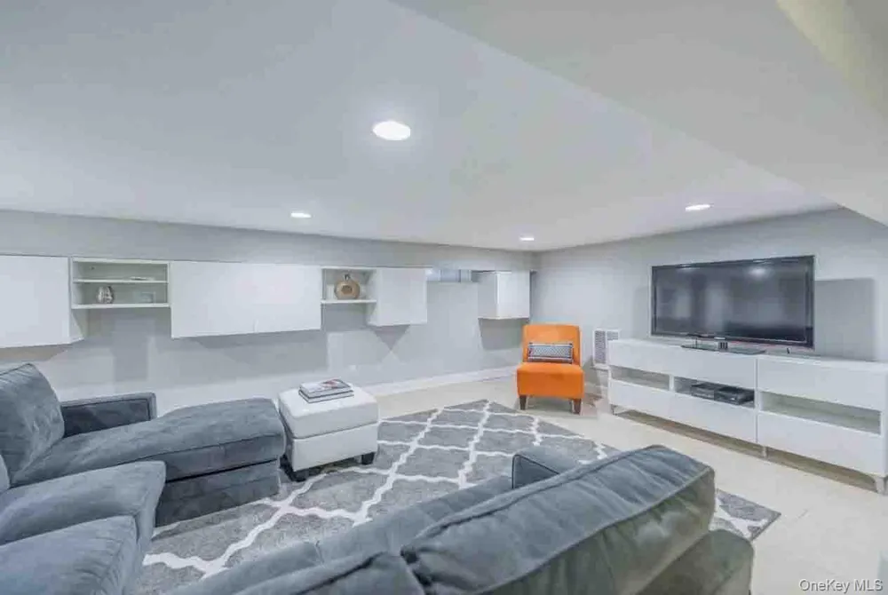 112 Harrison Street Lawrence, NY 11559