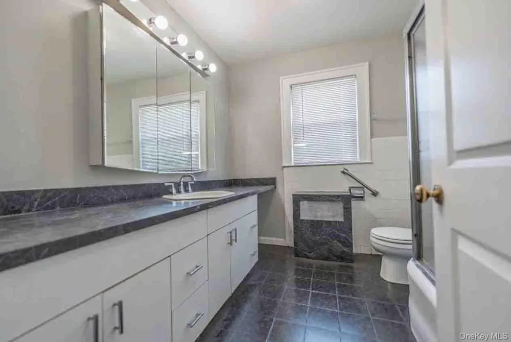 112 Harrison Street Lawrence, NY 11559