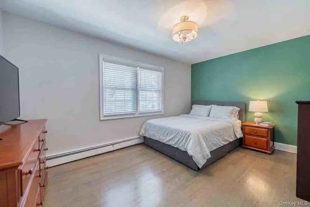 2 Ike Place Woodmere, NY 11598