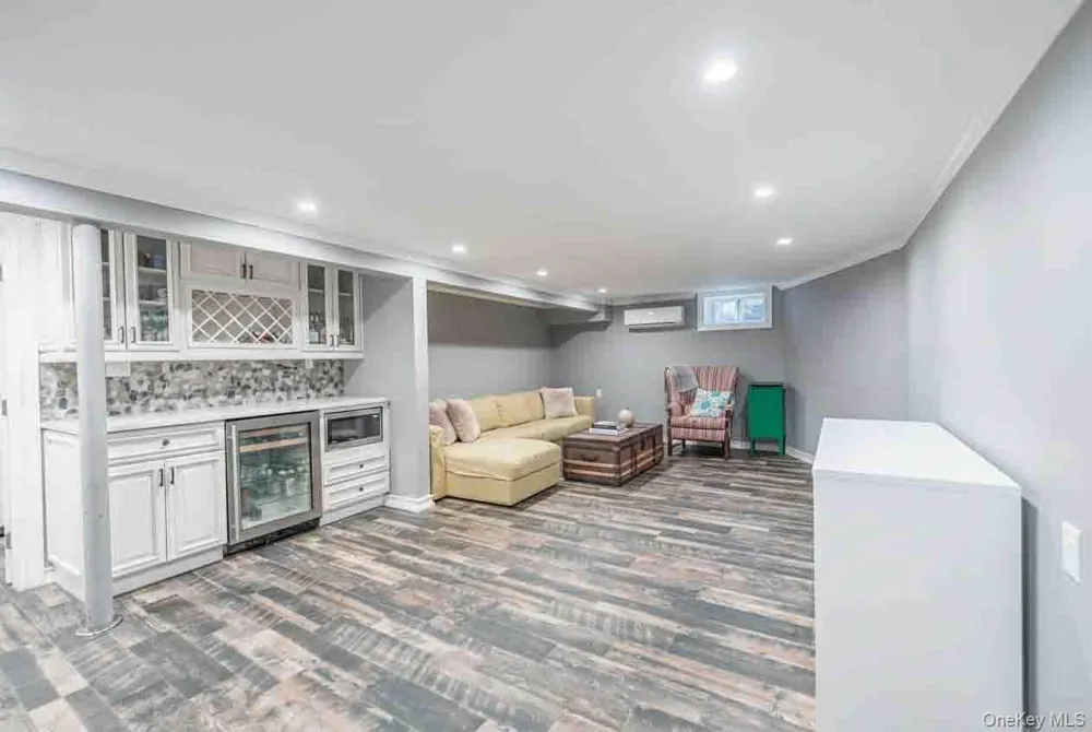 2 Ike Place Woodmere, NY 11598