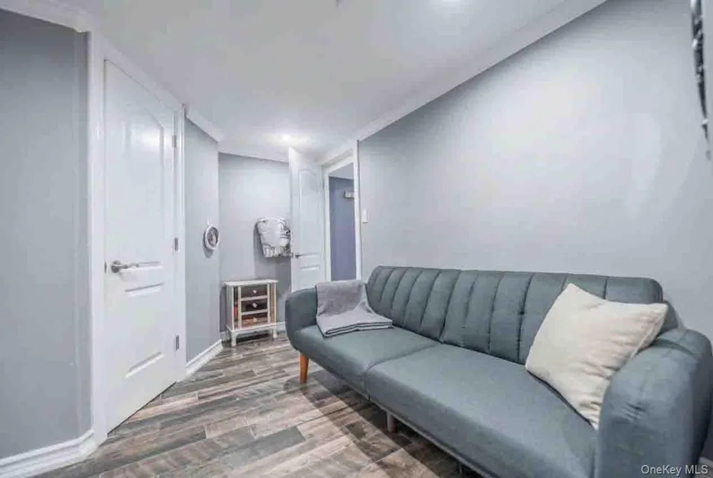 2 Ike Place Woodmere, NY 11598