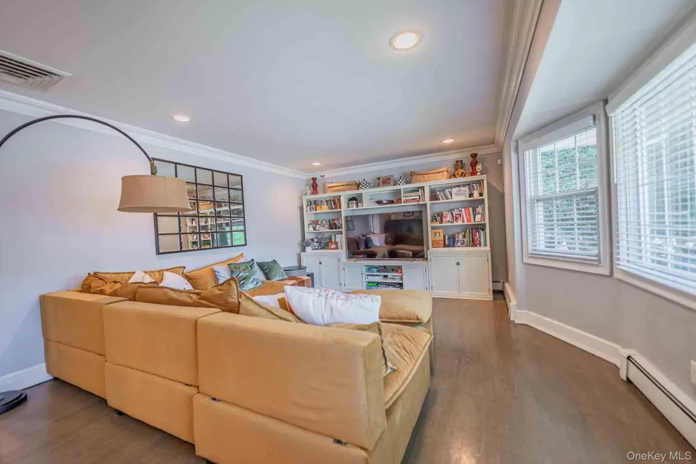 2 Ike Place Woodmere, NY 11598