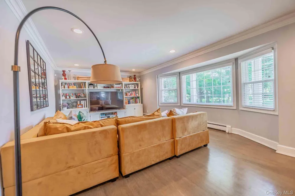 2 Ike Place Woodmere, NY 11598