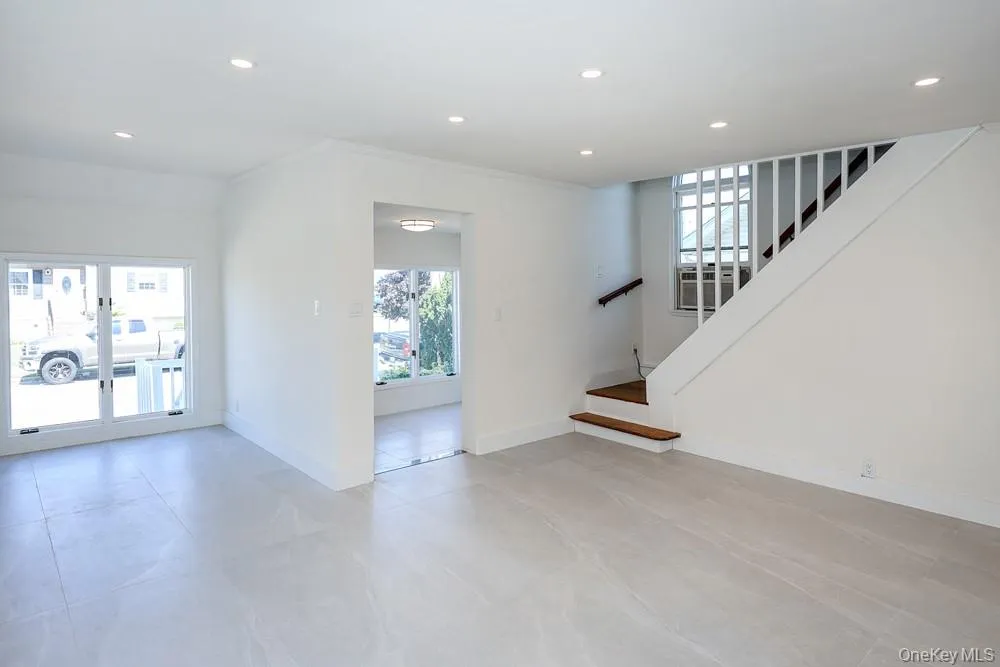 17 Ray Street Freeport, NY 11520