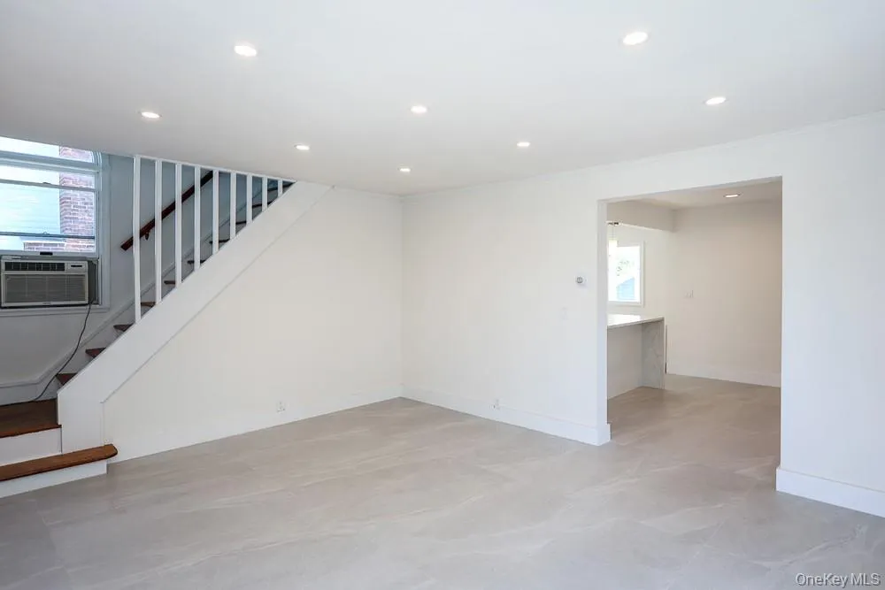 17 Ray Street Freeport, NY 11520