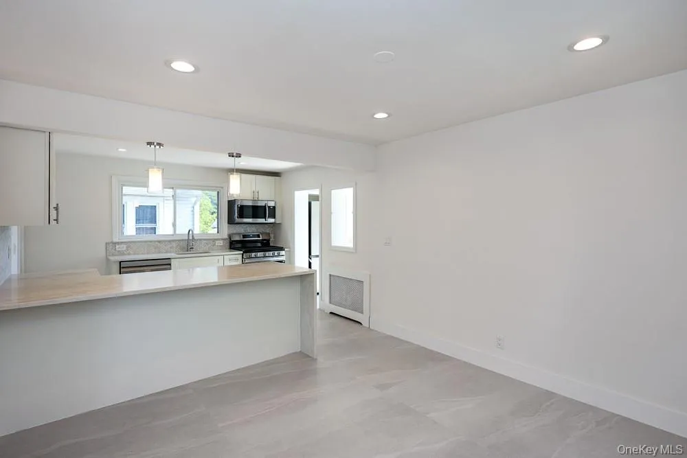 17 Ray Street Freeport, NY 11520
