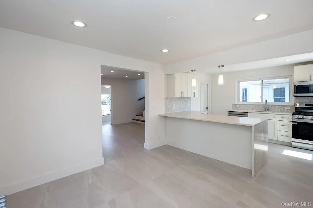 17 Ray Street Freeport, NY 11520
