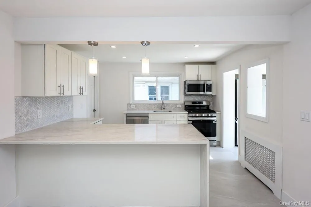17 Ray Street Freeport, NY 11520