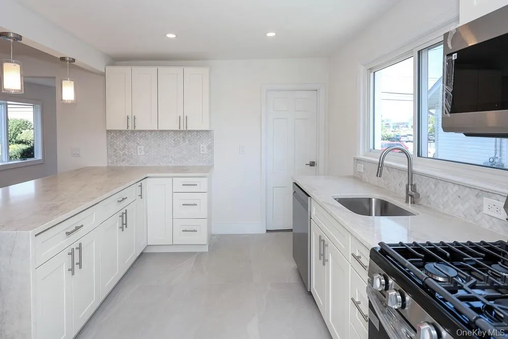17 Ray Street Freeport, NY 11520