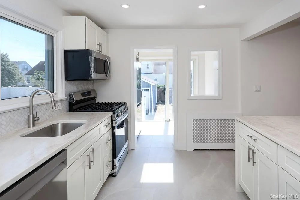 17 Ray Street Freeport, NY 11520
