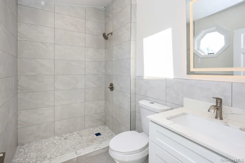 17 Ray Street Freeport, NY 11520
