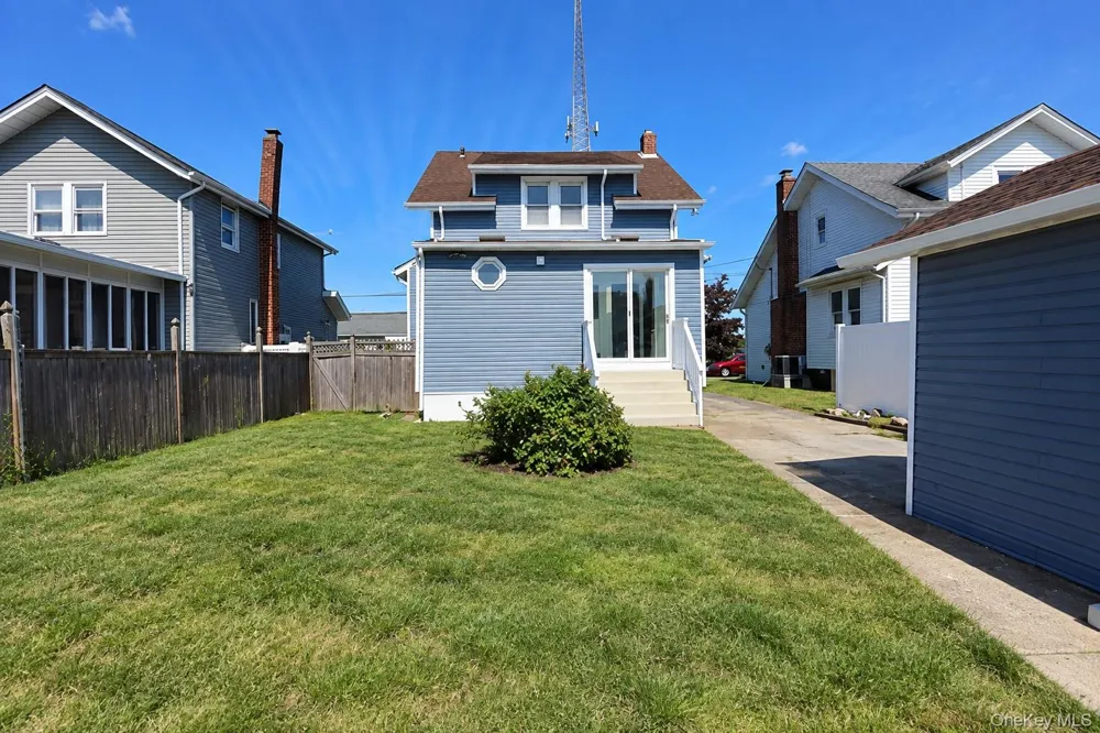 17 Ray Street Freeport, NY 11520