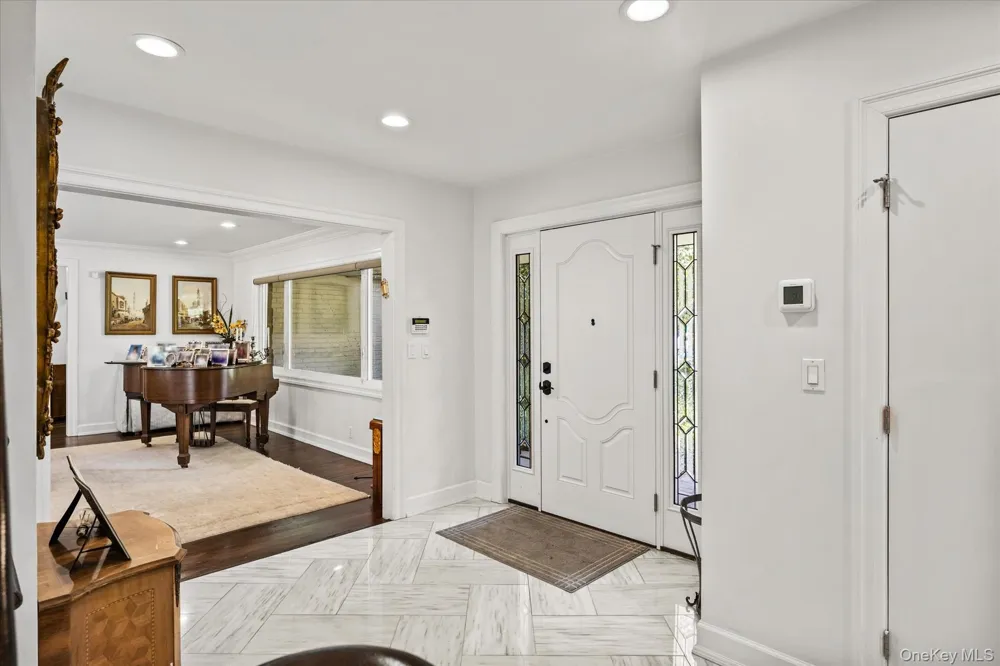 10 Vista Drive Great Neck, NY 11021