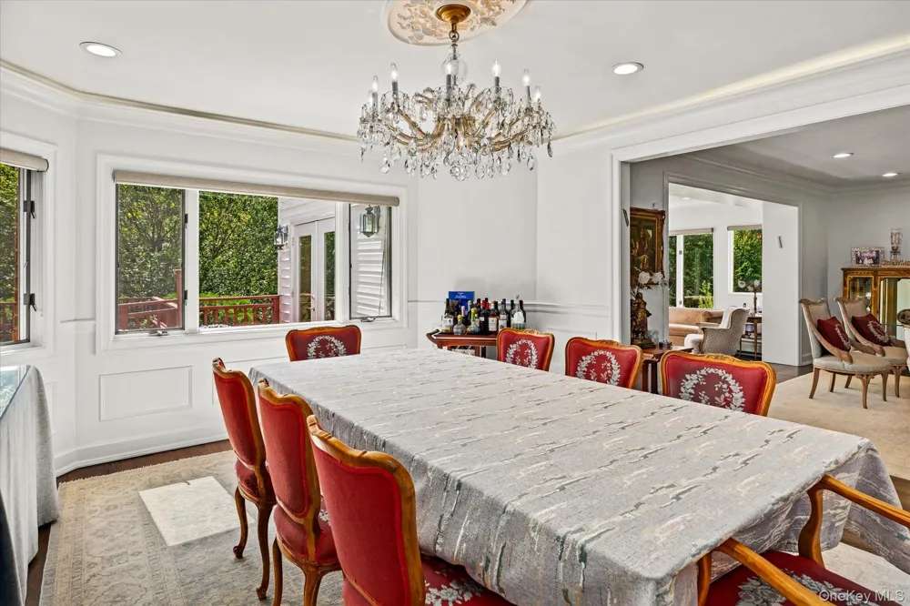 10 Vista Drive Great Neck, NY 11021