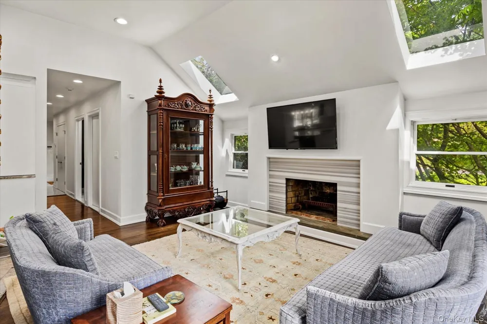 10 Vista Drive Great Neck, NY 11021