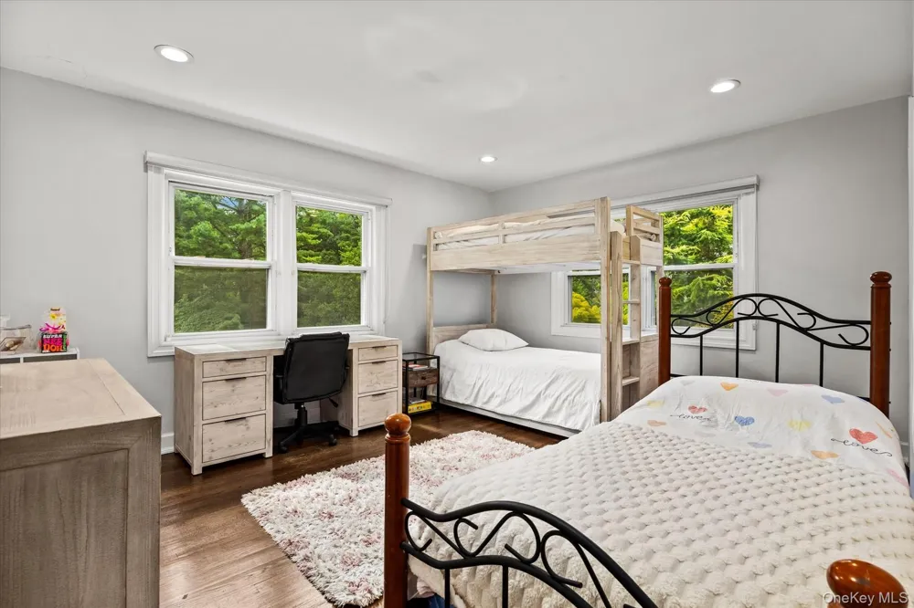 10 Vista Drive Great Neck, NY 11021