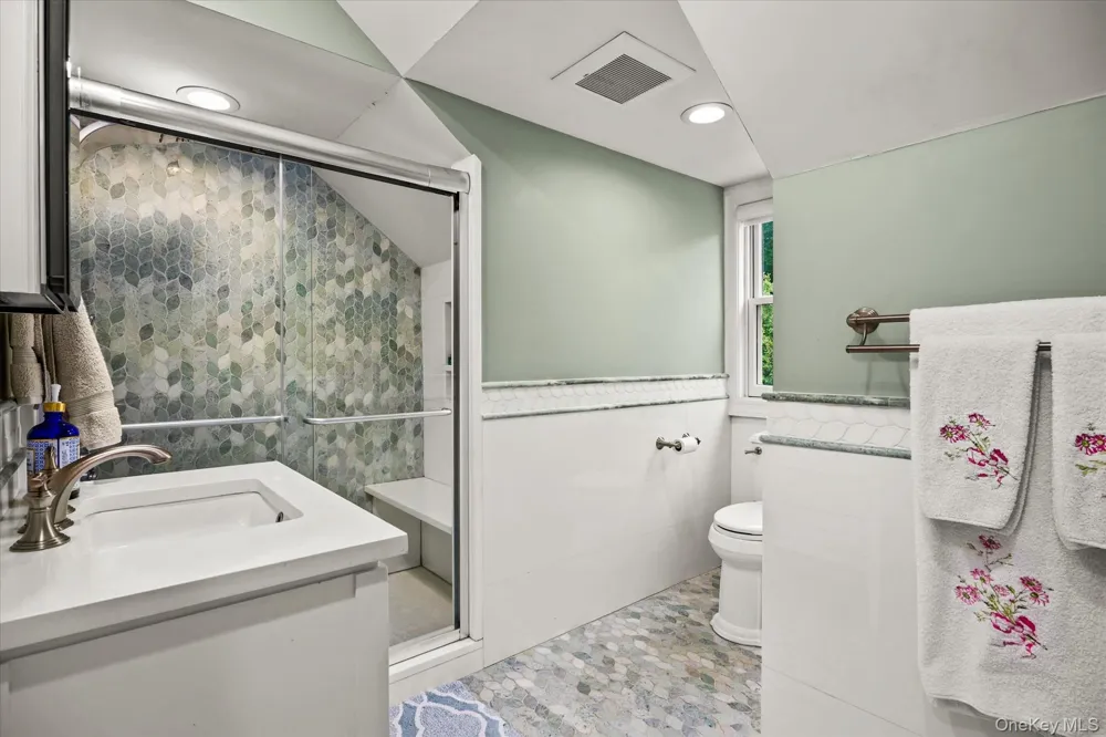 10 Vista Drive Great Neck, NY 11021