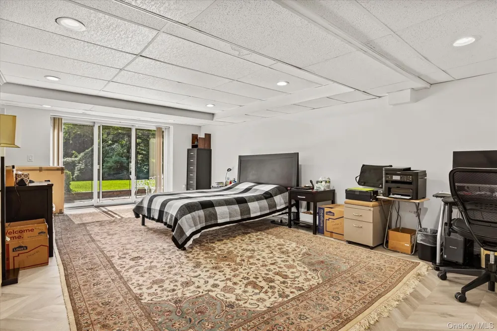 10 Vista Drive Great Neck, NY 11021