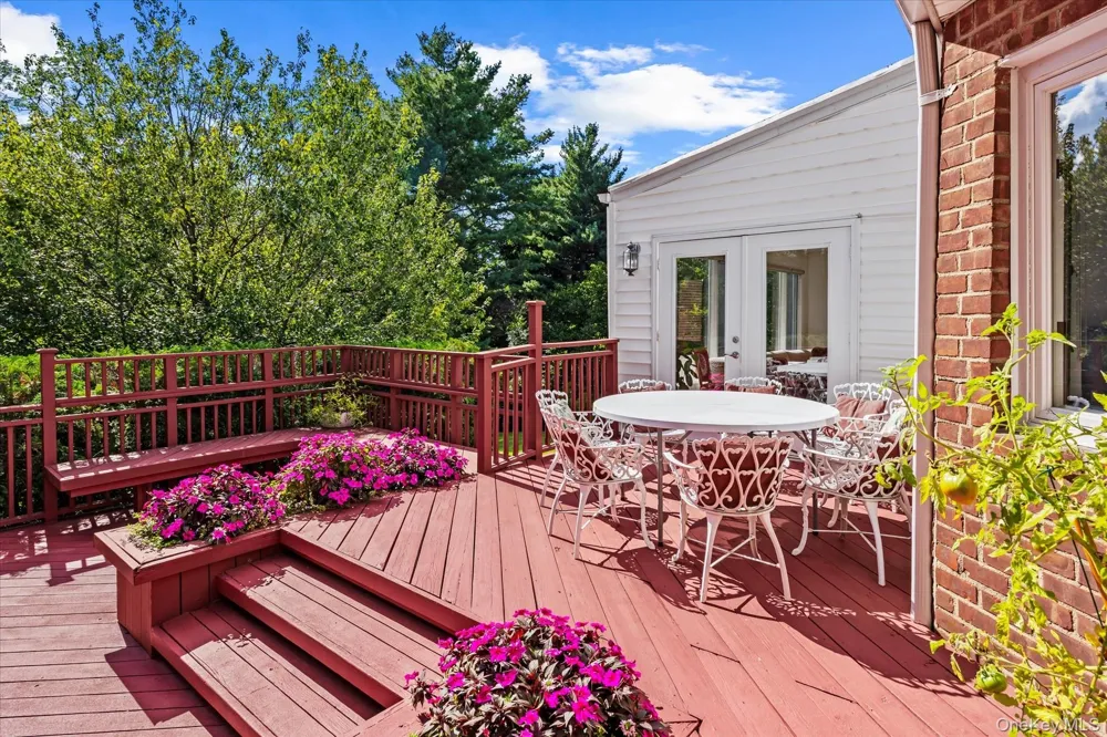 10 Vista Drive Great Neck, NY 11021