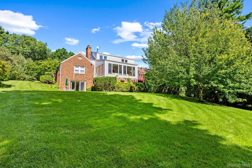 10 Vista Drive Great Neck, NY 11021