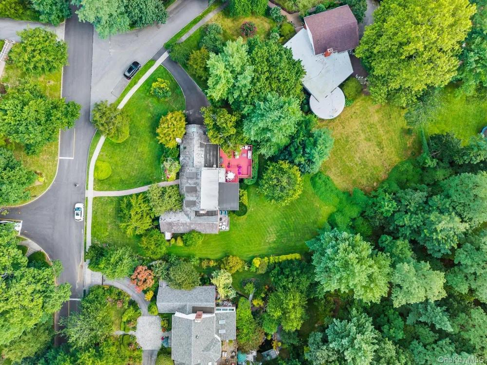 10 Vista Drive Great Neck, NY 11021