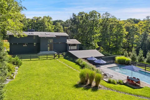 21 Black Spring Road